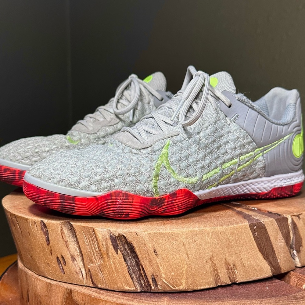 Nike React Gato IC (Unisex) Indoor Soccer Shoes - Picture 2 of 13